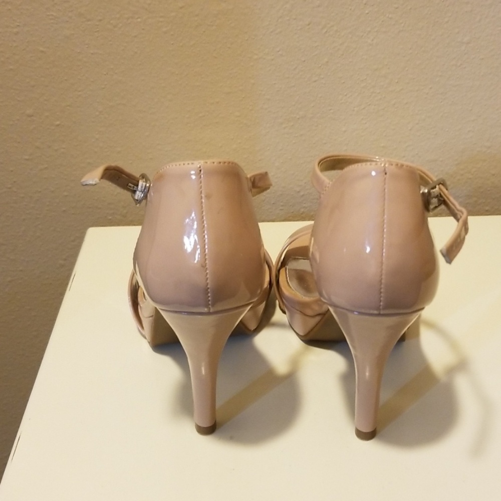 Heels - Picture 2 of 4
